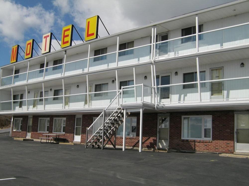 Hillside Motel - Exterior