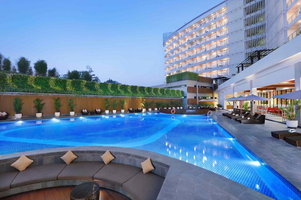 The Alana Hotel and Conference Sentul City by ASTON - Outdoor Pool