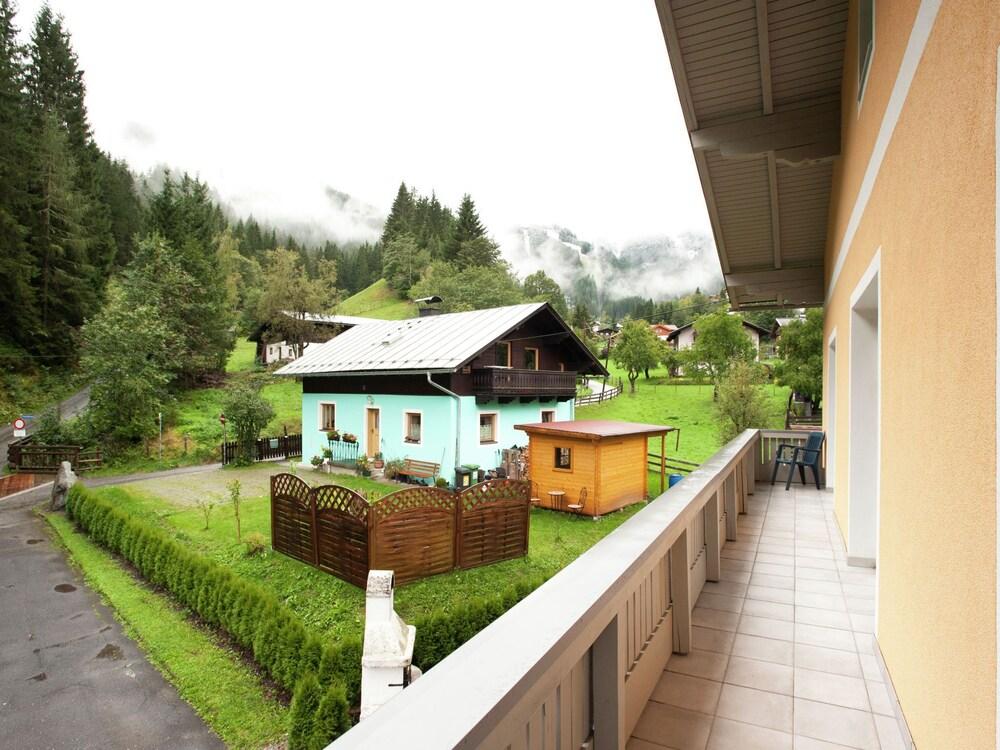 Luxurious Chalet in Zell am See With Sauna - Balcony