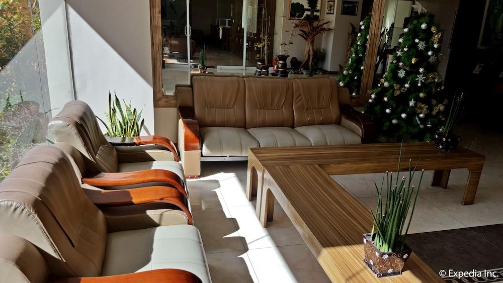 Prestige Vacation Apartments - Bonbel Condominium - Lobby Sitting Area