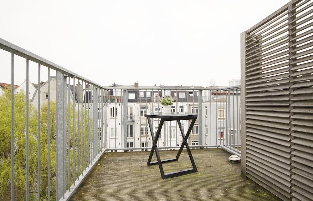 Ruby van Gogh Apartments - Terrace/Patio