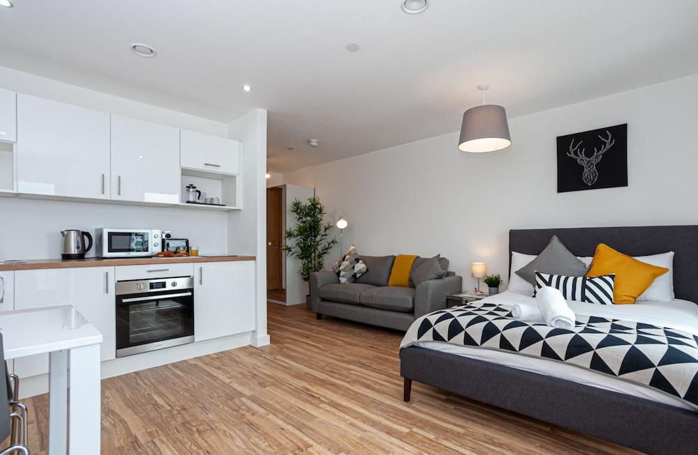 X1 Apartments Salford Quays - Living Area