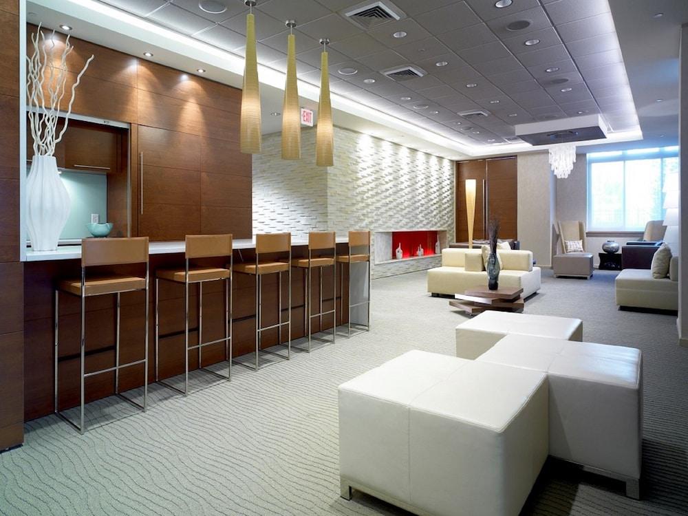 Global Luxury Suites at Columbus - Interior