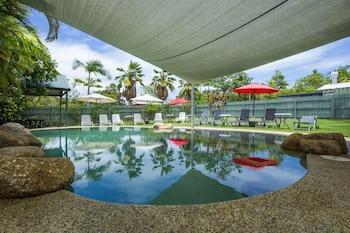 Magnetic Sunsets Resort - Pool