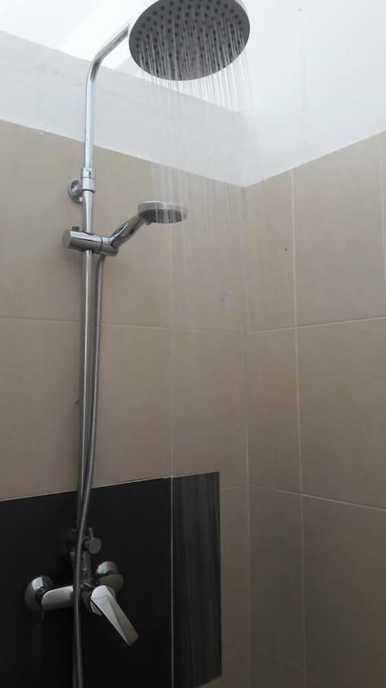 Les Appartements Katikïa - Bathroom Shower