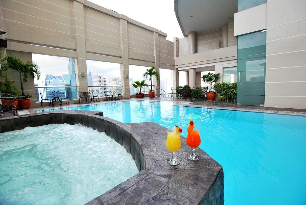 City Garden Hotel Makati - Rooftop Pool
