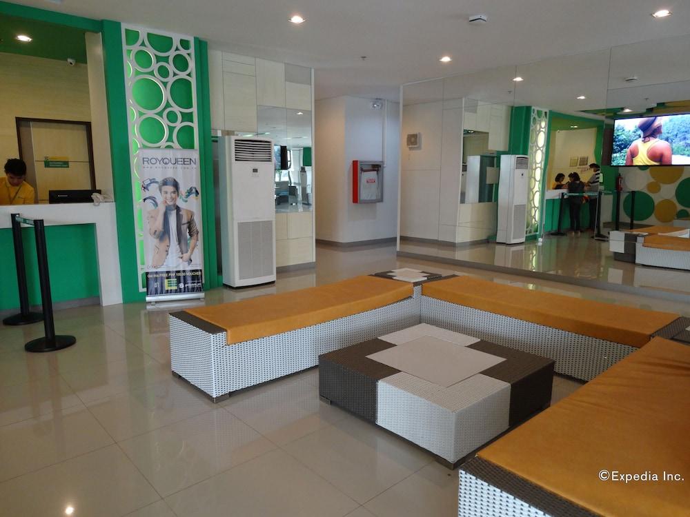Go Hotels Lanang - Davao - Lobby Sitting Area