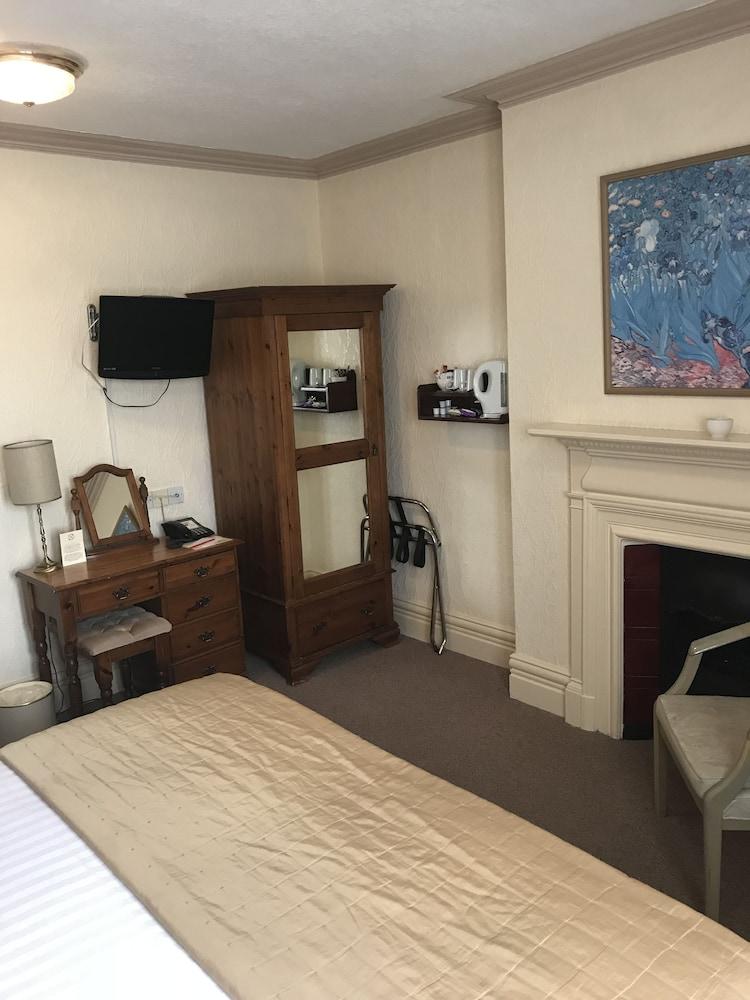 The Carre Arms Hotel - Room