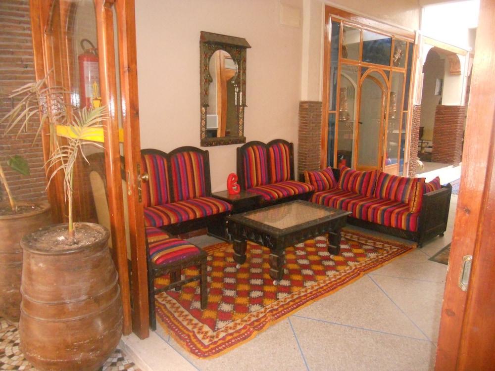 Residence Roudana - Lobby Sitting Area