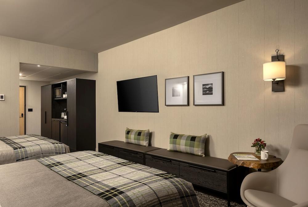 Peaks Hotel and Suites - Room