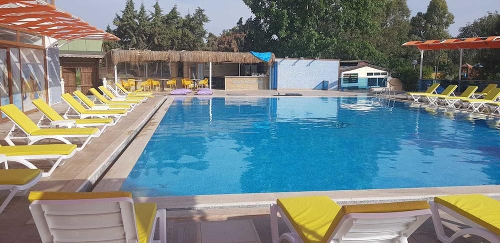 Beyza Yasam - Outdoor Pool