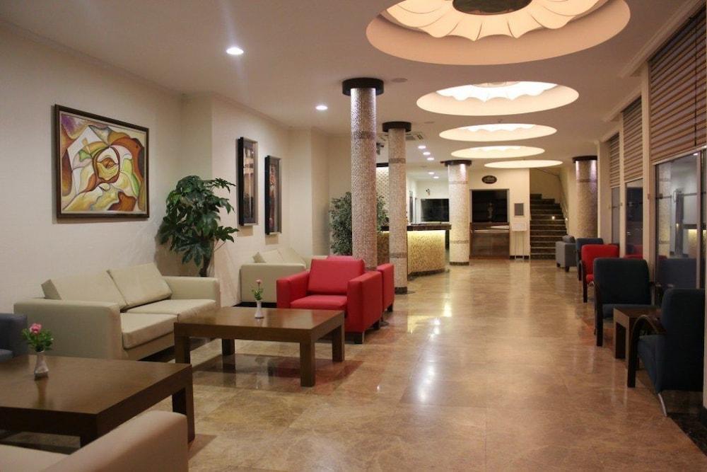 IQ Marmaris Hotel - Lobby Sitting Area