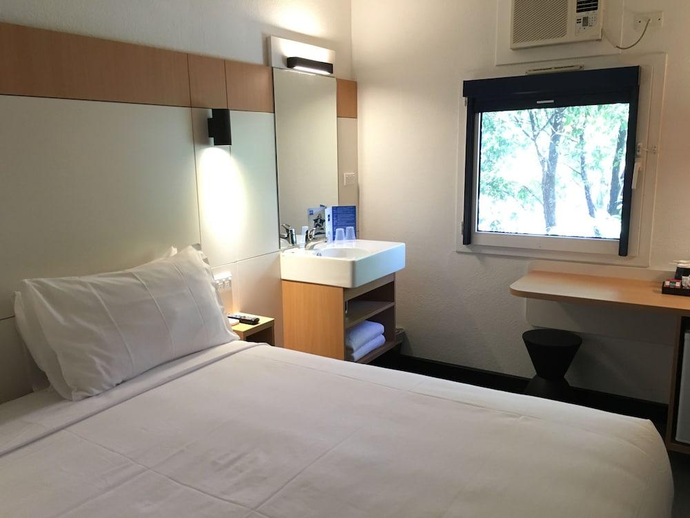 ibis budget Enfield - Room