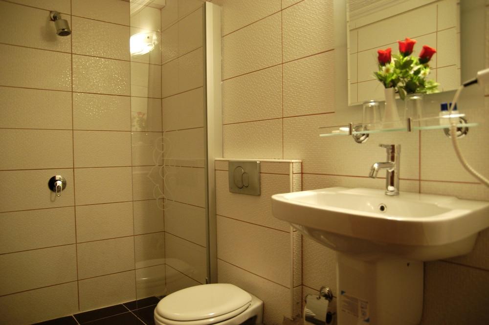 Sirma Sultan Hotel Istanbul - Bathroom