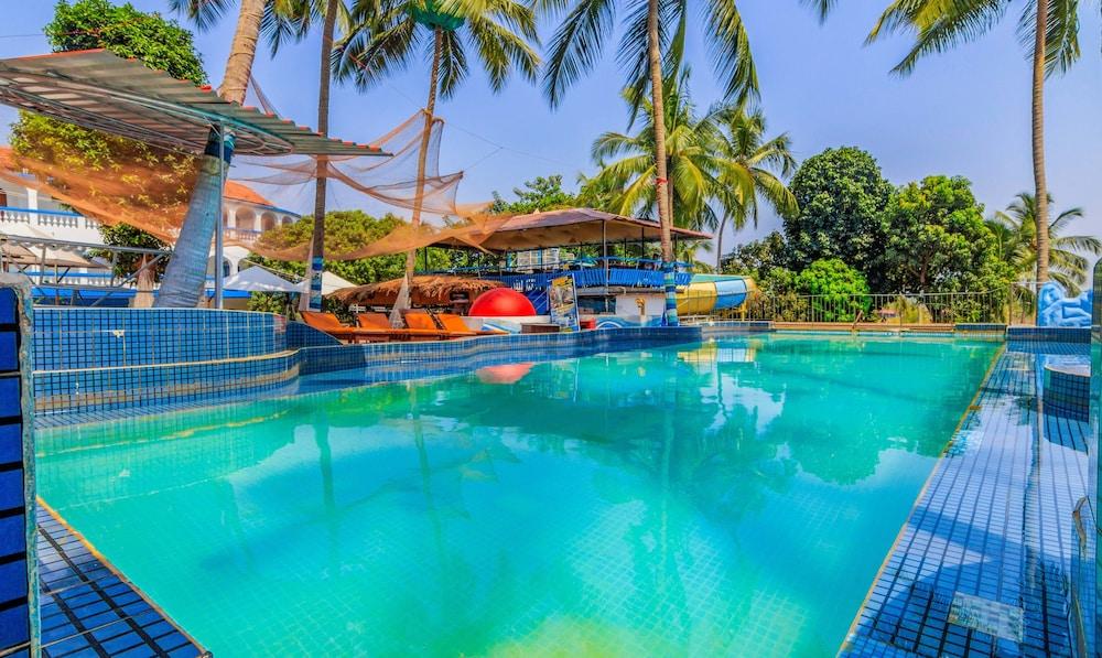 Coco Heritage Resort - Outdoor Pool