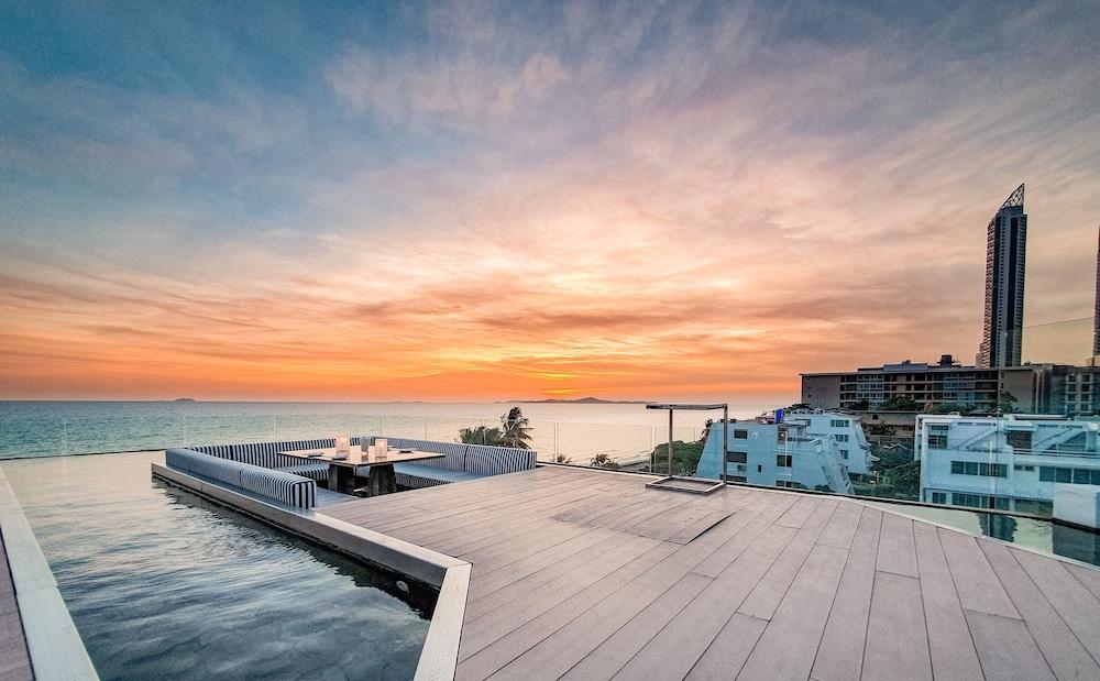 Veranda Beachfront Residence Pattaya - Featured Image