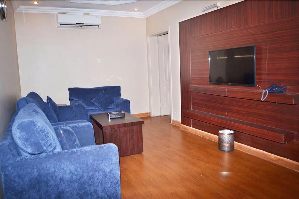 Abha Al Kosoor Hotel Apartments - Lobby Sitting Area