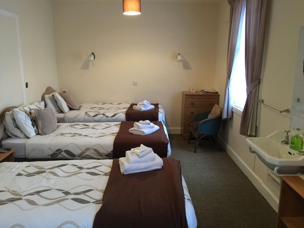 Belgrave Arms Hotel - Room