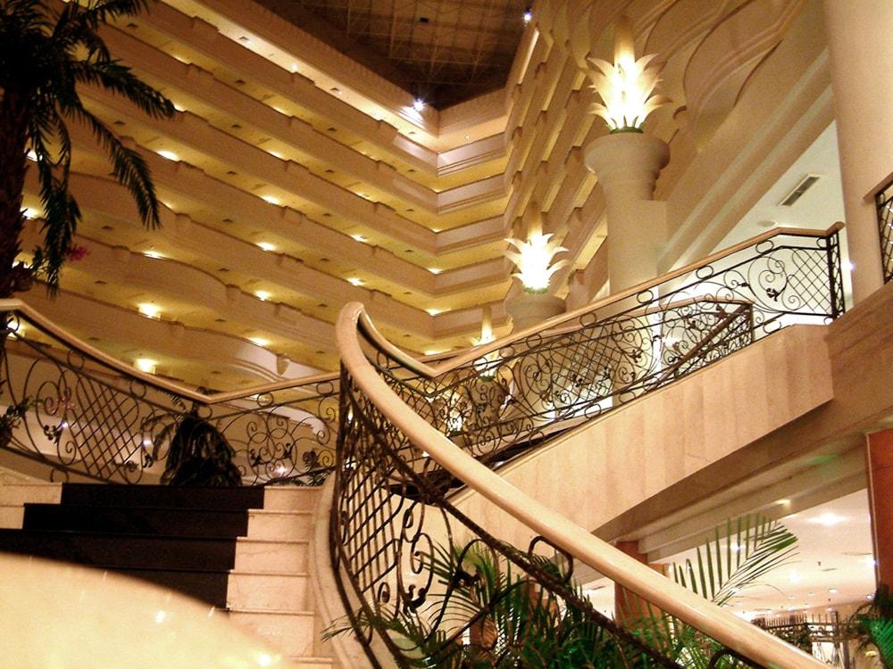 Berjaya Waterfront Hotel - Lobby