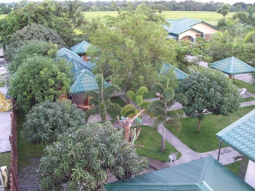 Cozy Place Resort - Property Grounds