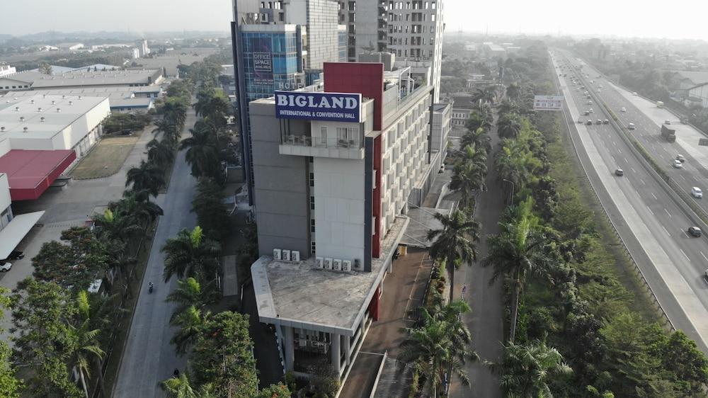 Bigland Hotel & Convention Sentul - Featured Image