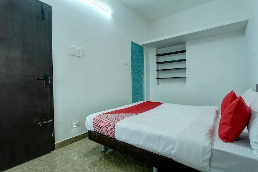 OYO 24597 Dheeran Home Stay - Room