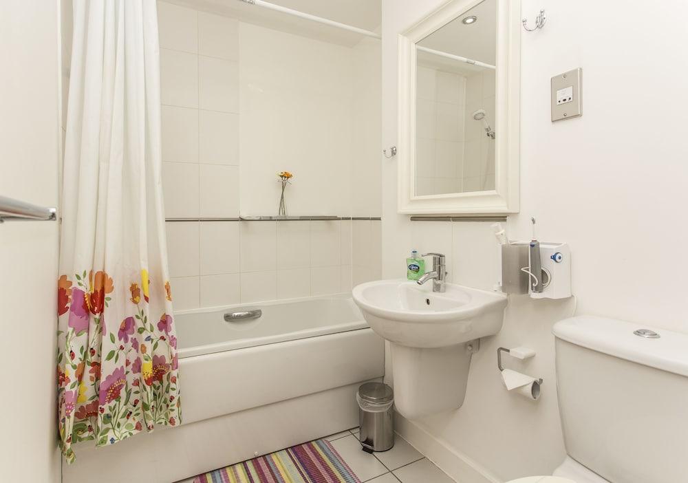 Austin David Apartments - Riverstate - Bathroom