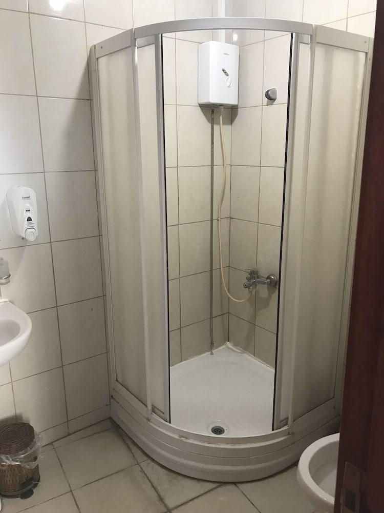 Karya Apart - Bathroom