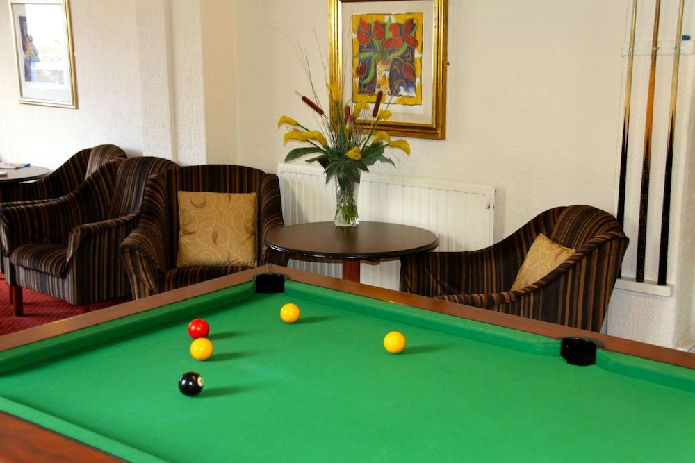 The Queens Hotel - Game Room