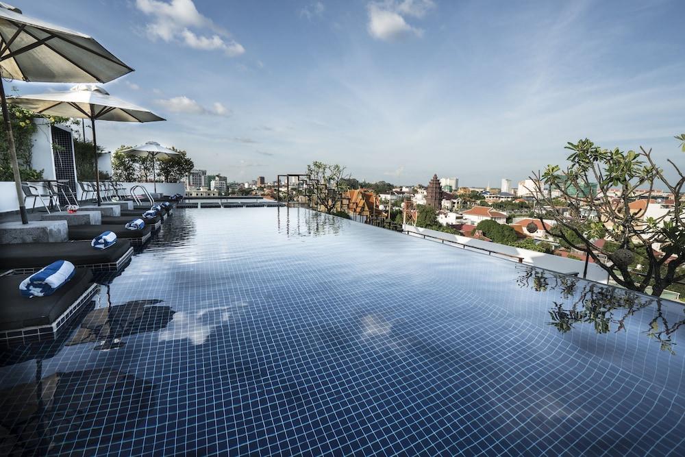Patio Hotel & Urban Resort - Infinity Pool
