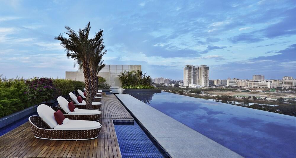 Courtyard by Marriott Bengaluru Hebbal - Rooftop Pool
