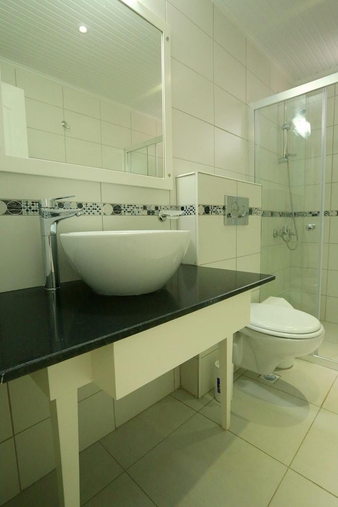 Orka Royal Hills Apartments - Bathroom