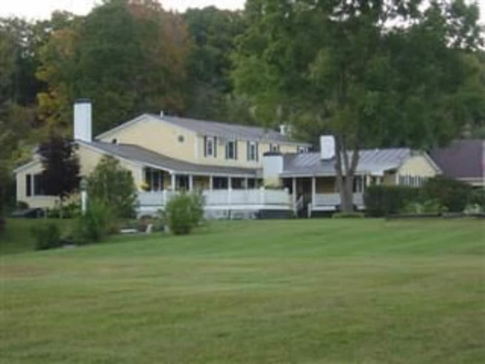 Inn at Clearwater Pond (Quechee) - Exterior