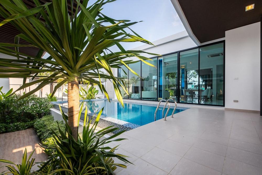 Movenpick Luxury Villa2FL/Private Pool - Property Grounds