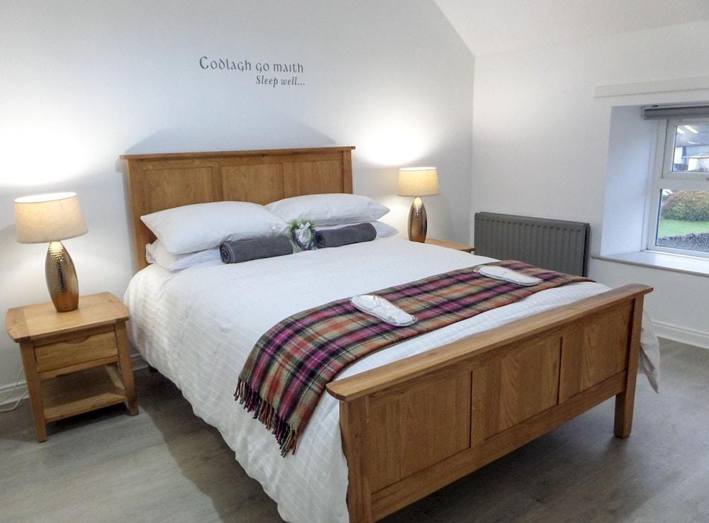 Antrim Coast Apartments - Room