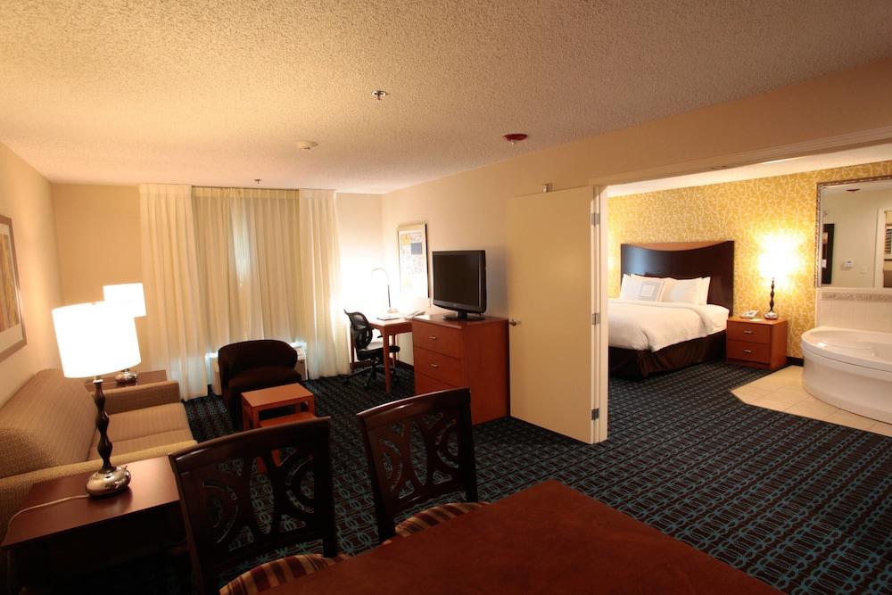 Fairfield Inn & Suites by Marriott Oakland Hayward - Room