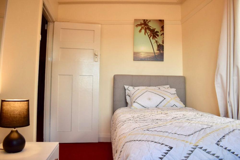 Comfortable 3 Bedroom Apartment In Trendy Haberfield - Room