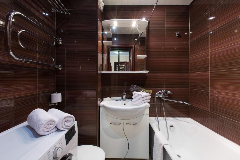 Lux Apartments Uralskaya - Bathroom