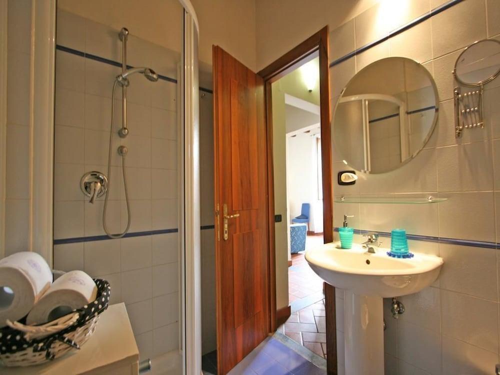 Navona House Apartments - Bathroom
