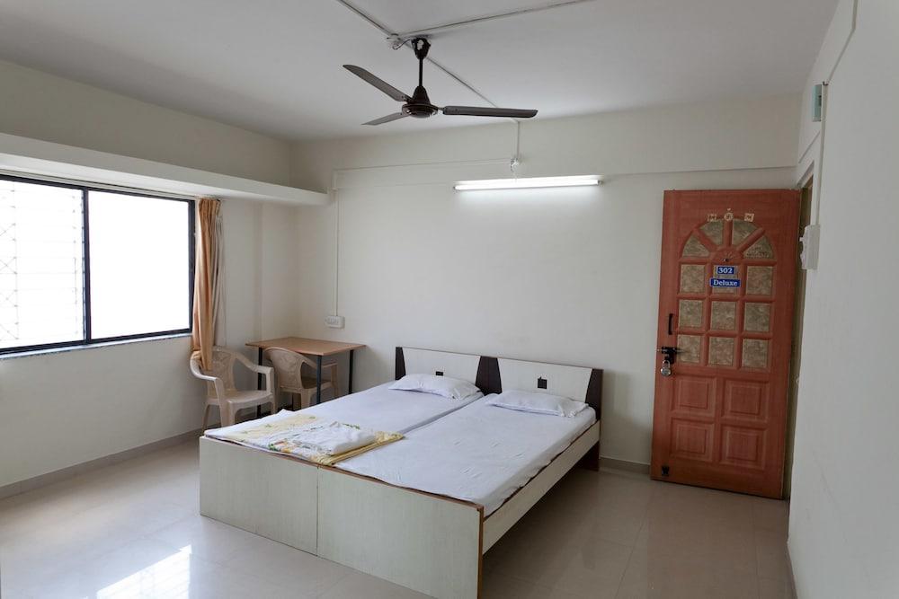 Amigo Serviced Apartments - Chinchwad - Living Area