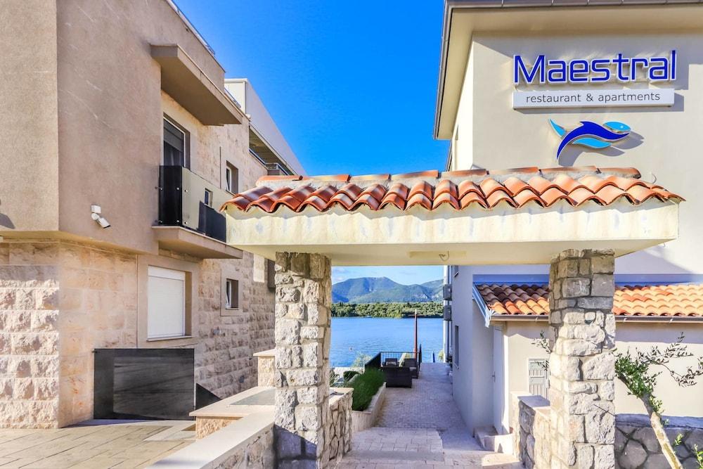 Apartments Maestral - Featured Image