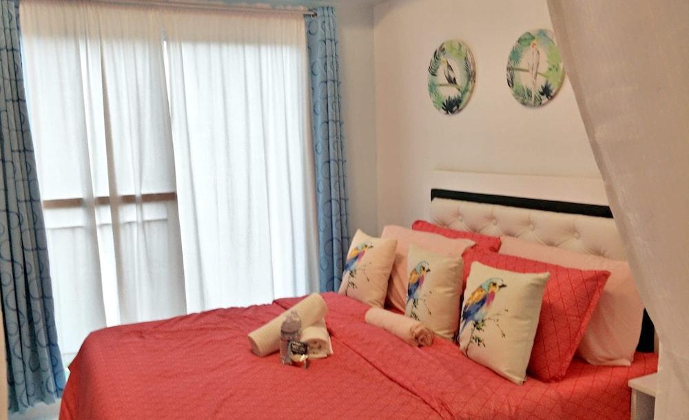HomeStay at Wind Residences - Room