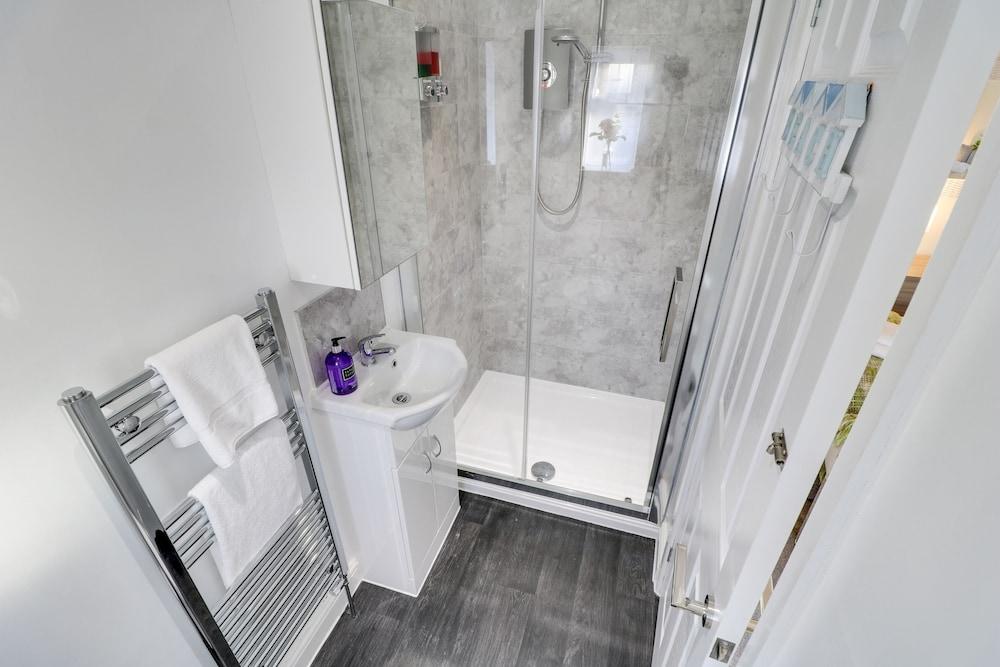 Shoebury Nest - Bathroom Shower