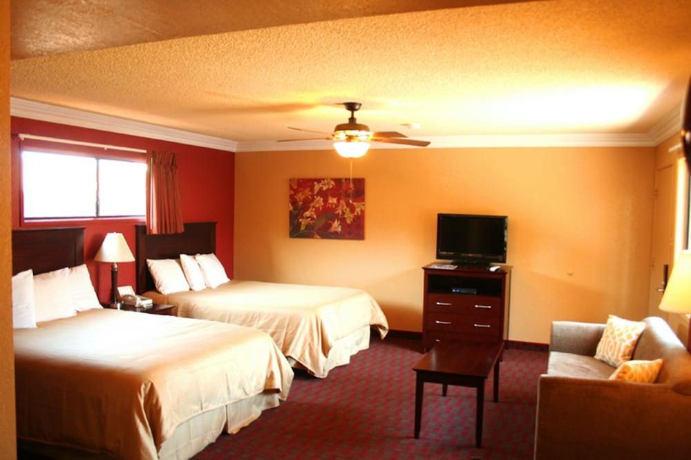 Pacific Inn & Suites - Featured Image