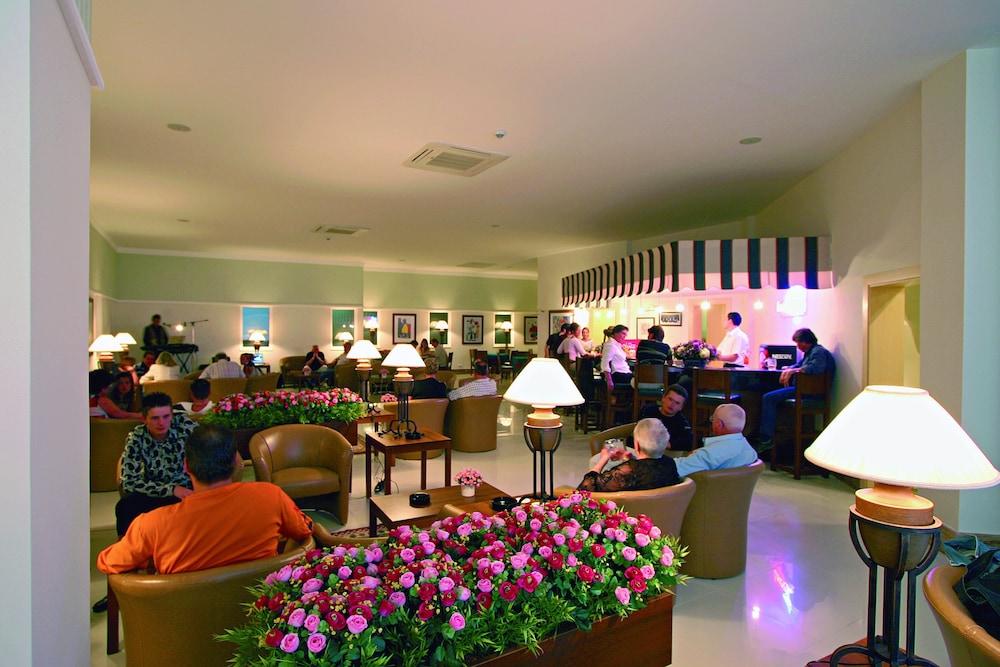 Febeach Hotel - All Inclusive - Lobby Sitting Area