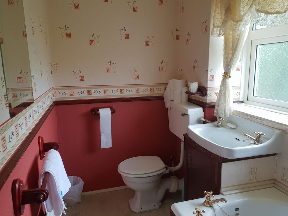 Mellanby Crescent - Bathroom
