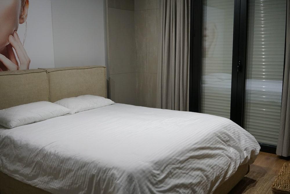 Limani Luxury Apartment Beachfront 2 - Room