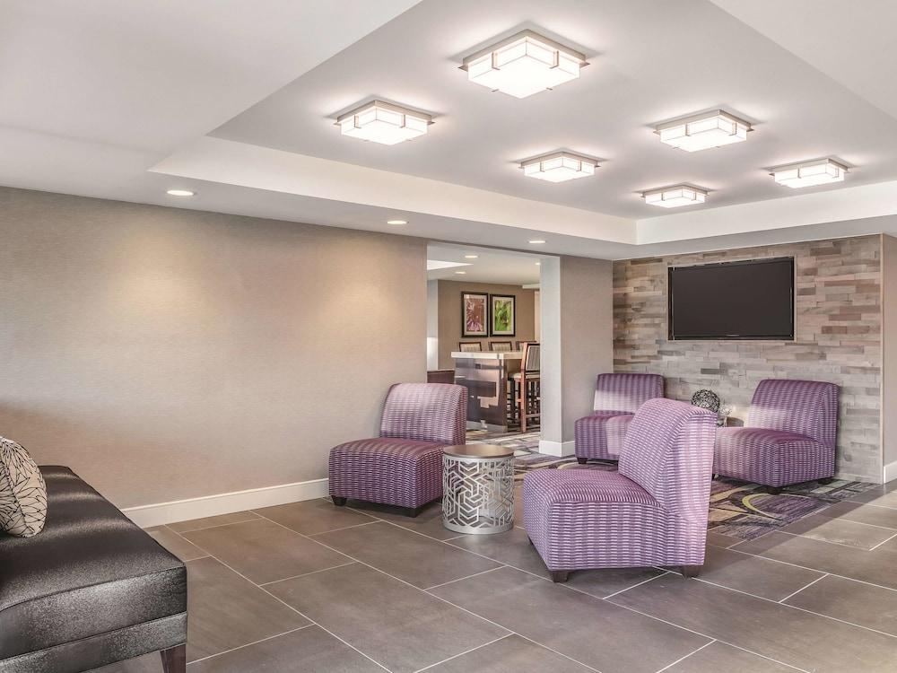 La Quinta Inn & Suites by Wyndham Columbia / Fort Meade - Lobby
