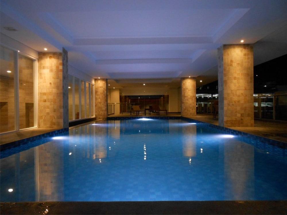 Hotel PrimeBiz Tegal - Pool