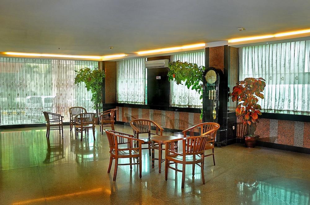 Plaza Hotel Harco Mangga Dua - Lobby Sitting Area